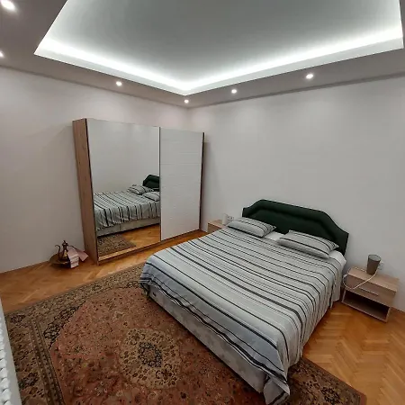 Honey Free Parking * サラエヴォ