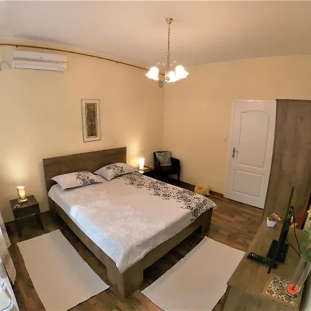 Honey Free Parking *